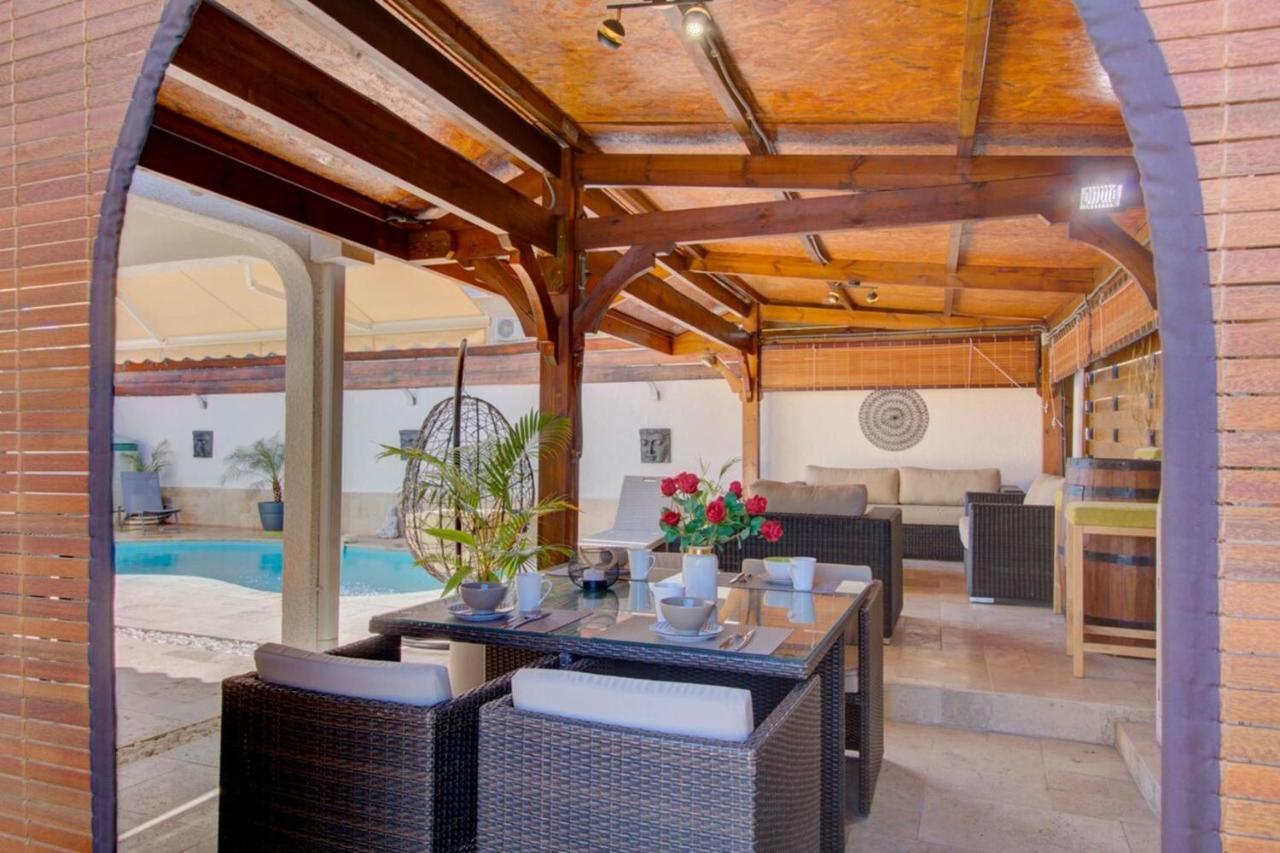 La Villa Alexie - Lagon De Trou D'Eau 拉萨尔勒班 外观 照片