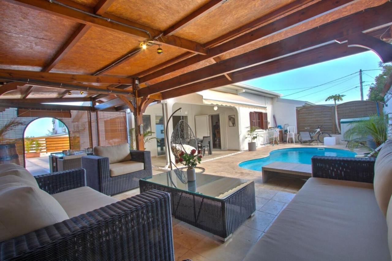 La Villa Alexie - Lagon De Trou D'Eau 拉萨尔勒班 外观 照片
